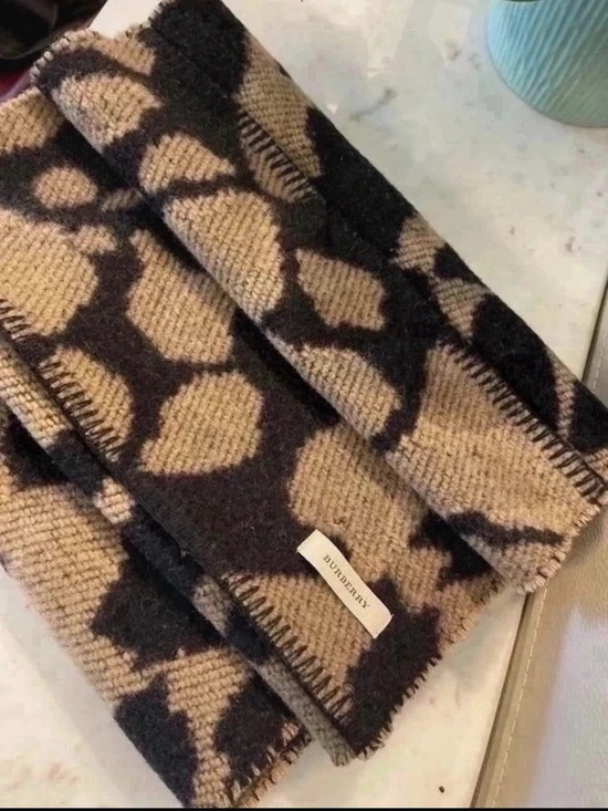 Burberry Accessories - Authentic Burberry cashmere/wool scarf